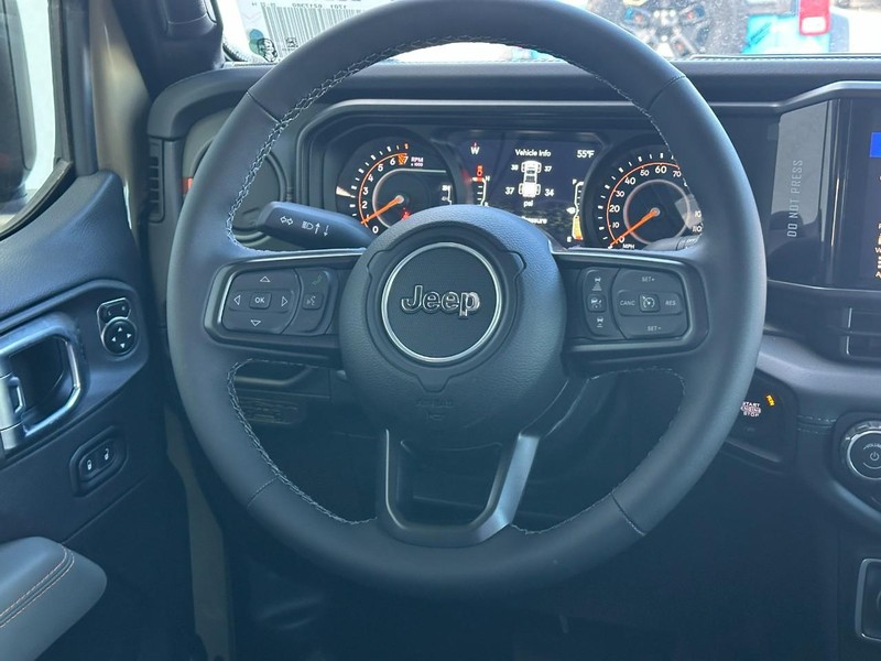 Jeep Gladiator Vehicle Full-screen Gallery Image 6