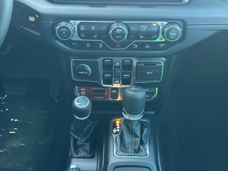 Jeep Gladiator Vehicle Full-screen Gallery Image 8