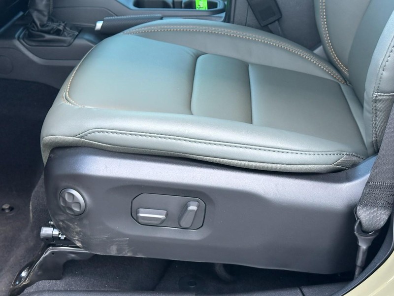 Jeep Gladiator Vehicle Full-screen Gallery Image 10