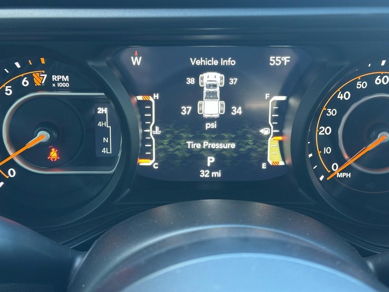 Jeep Gladiator Vehicle Full-screen Gallery Image 13