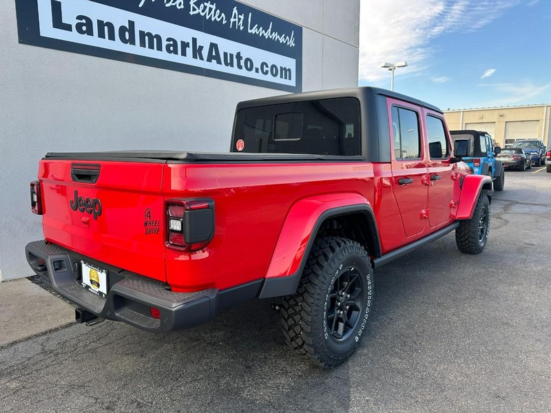 Jeep Gladiator Vehicle Full-screen Gallery Image 3
