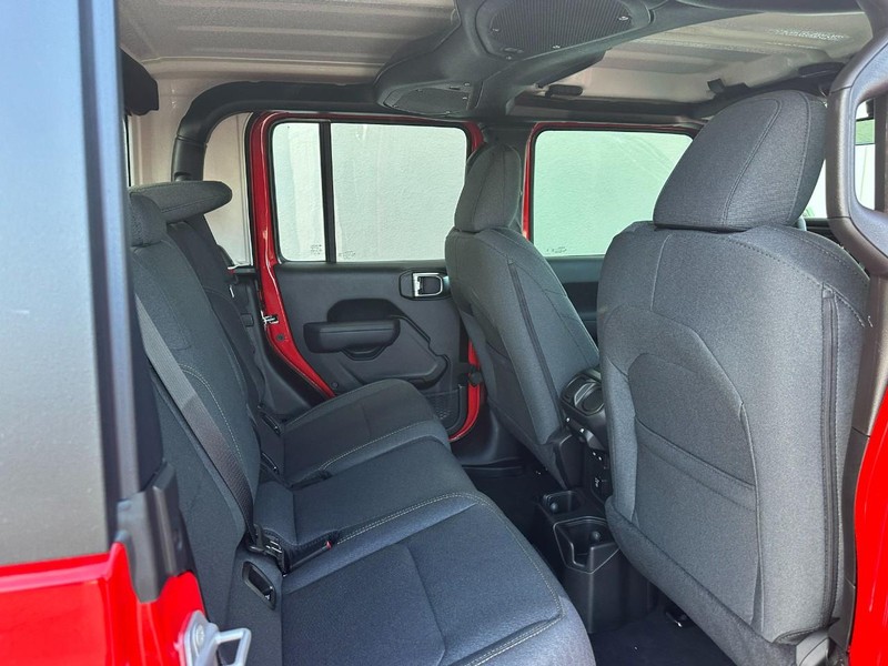 Jeep Gladiator Vehicle Full-screen Gallery Image 4