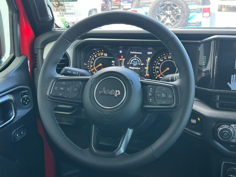 Jeep Gladiator Vehicle Full-screen Gallery Image 6