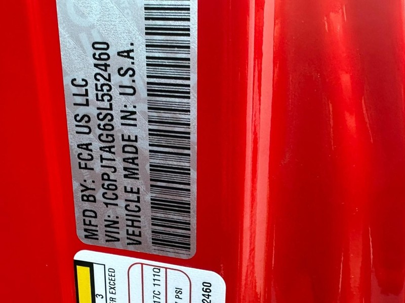 Jeep Gladiator Vehicle Full-screen Gallery Image 16