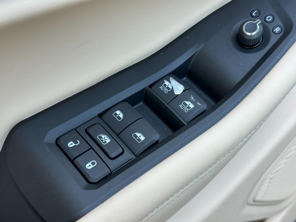 Jeep Grand Cherokee Vehicle Full-screen Gallery Image 10