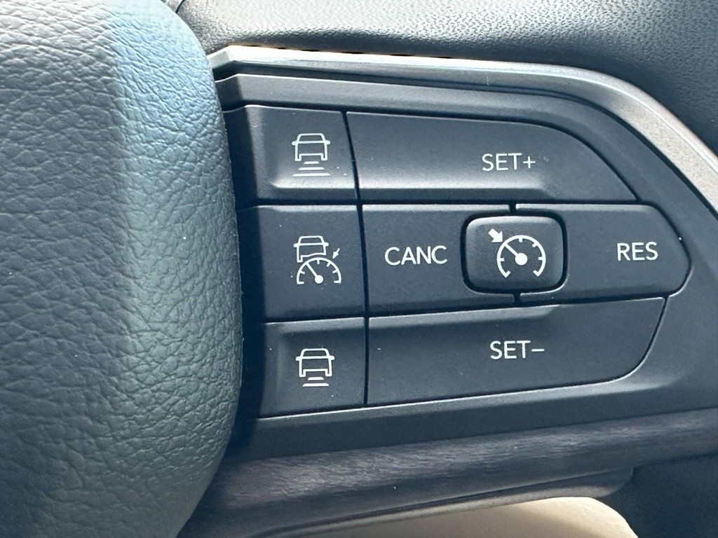 Jeep Grand Cherokee Vehicle Full-screen Gallery Image 14