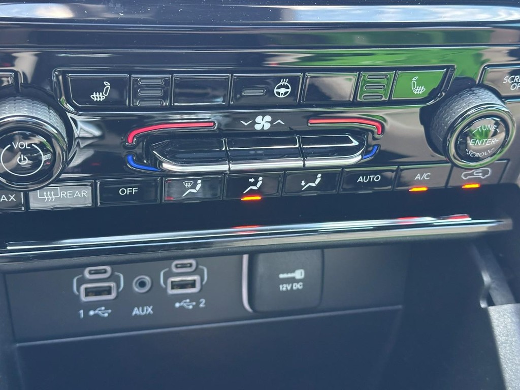 Jeep Grand Cherokee Vehicle Full-screen Gallery Image 15