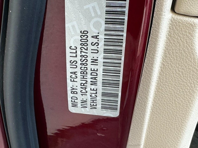 Jeep Grand Cherokee Vehicle Full-screen Gallery Image 17