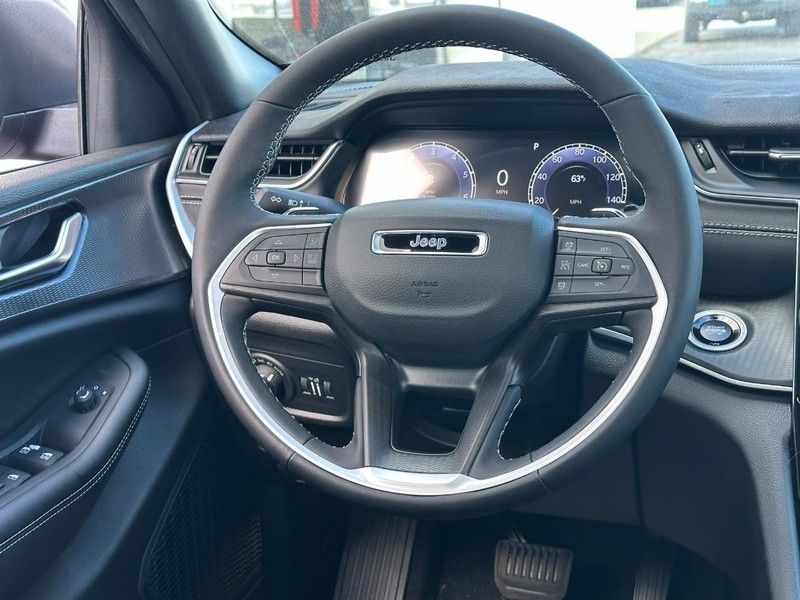 Jeep Grand Cherokee Vehicle Full-screen Gallery Image 7