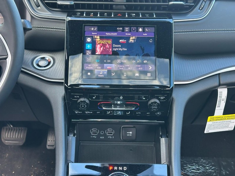 Jeep Grand Cherokee Vehicle Full-screen Gallery Image 8