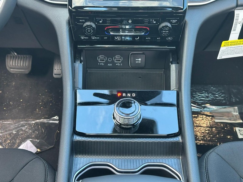 Jeep Grand Cherokee Vehicle Full-screen Gallery Image 9