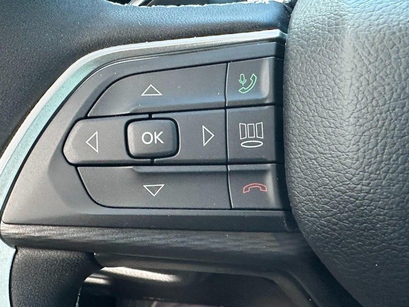 Jeep Grand Cherokee Vehicle Full-screen Gallery Image 12