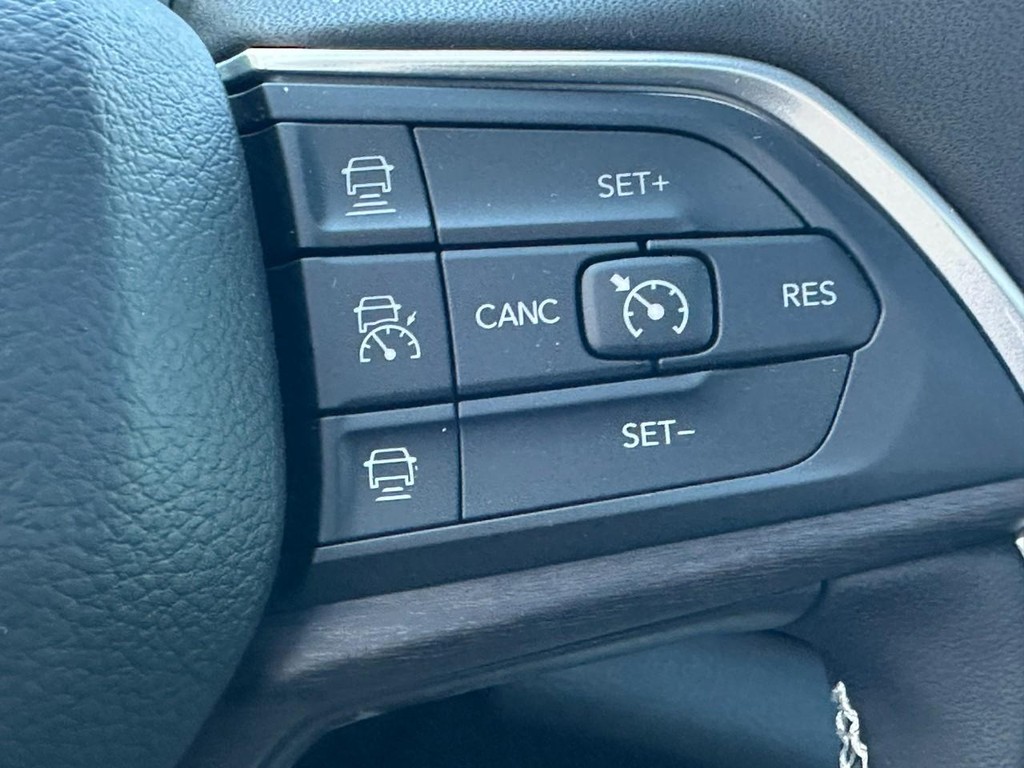 Jeep Grand Cherokee Vehicle Full-screen Gallery Image 14