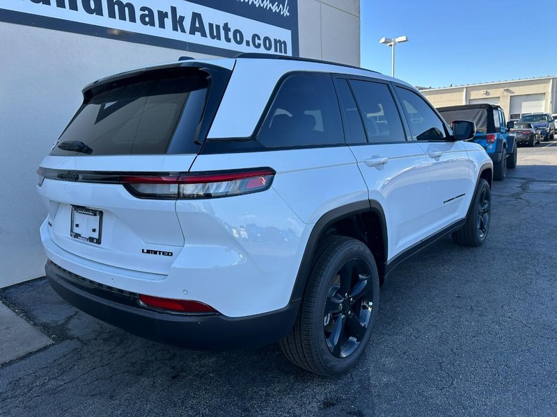 Jeep Grand Cherokee Vehicle Full-screen Gallery Image 3