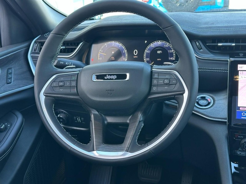 Jeep Grand Cherokee Vehicle Full-screen Gallery Image 7