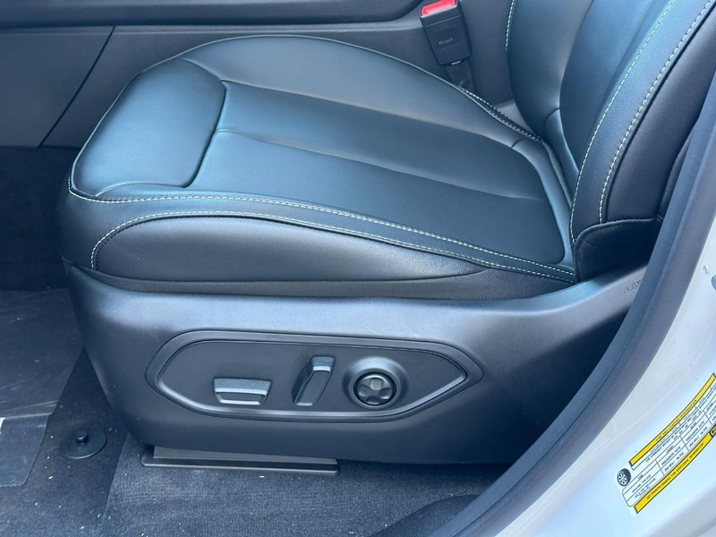 Jeep Grand Cherokee Vehicle Full-screen Gallery Image 12