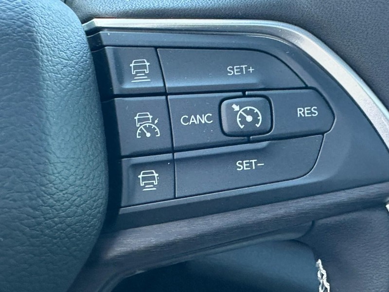 Jeep Grand Cherokee Vehicle Full-screen Gallery Image 14