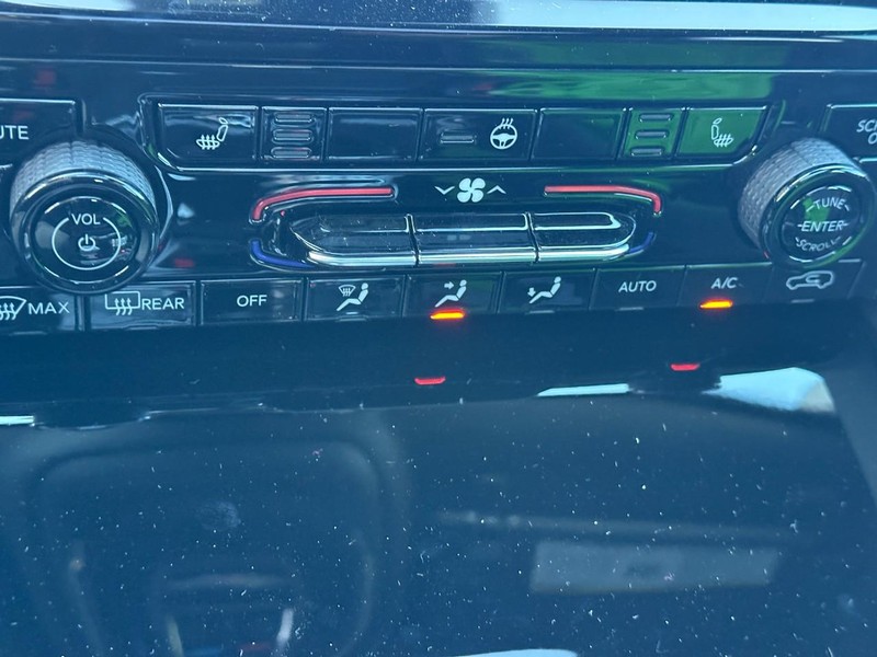 Jeep Grand Cherokee Vehicle Full-screen Gallery Image 16