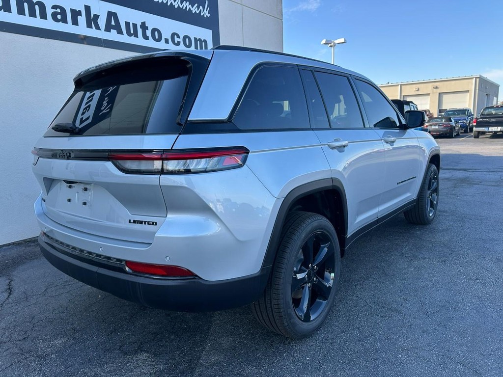 Jeep Grand Cherokee Vehicle Full-screen Gallery Image 3