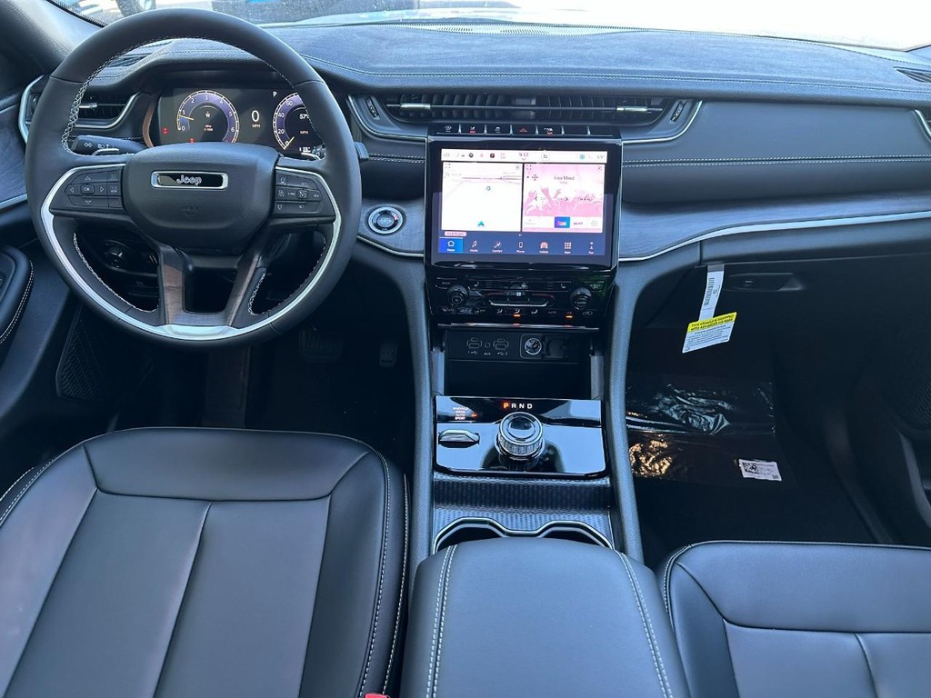 Jeep Grand Cherokee Vehicle Full-screen Gallery Image 6