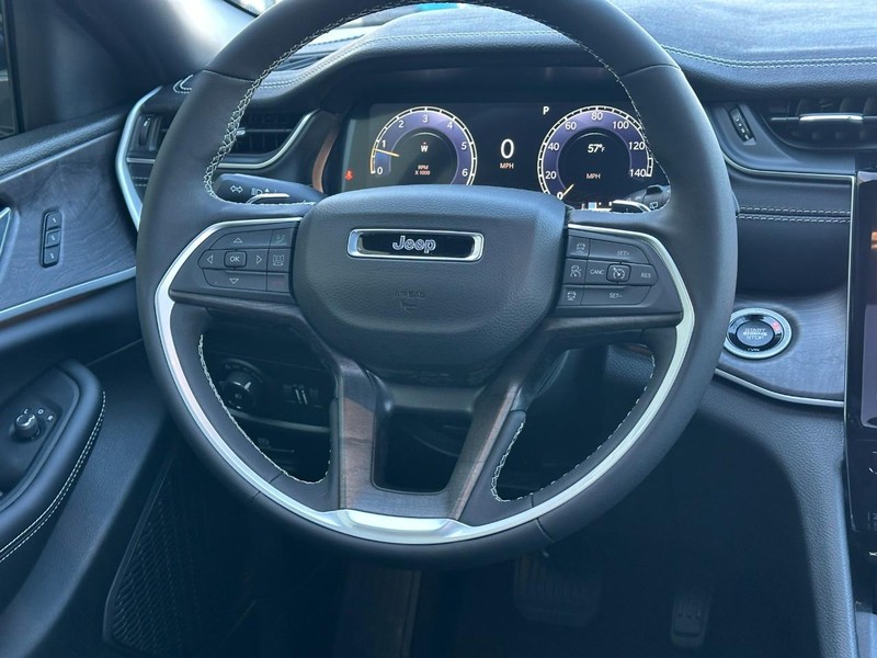 Jeep Grand Cherokee Vehicle Full-screen Gallery Image 7