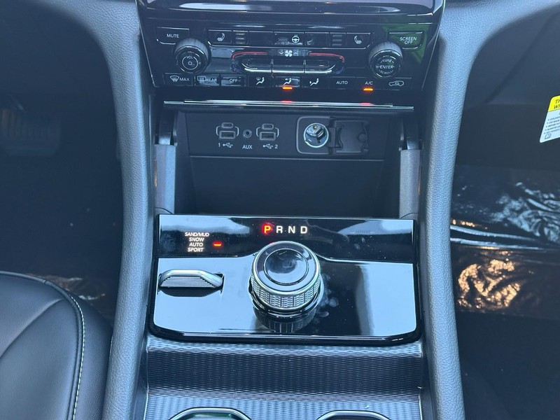 Jeep Grand Cherokee Vehicle Full-screen Gallery Image 9