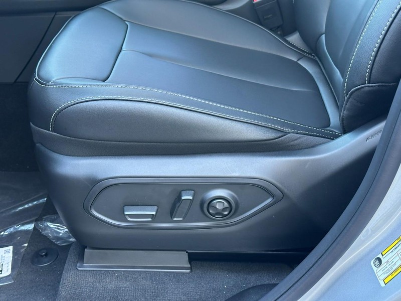 Jeep Grand Cherokee Vehicle Full-screen Gallery Image 12