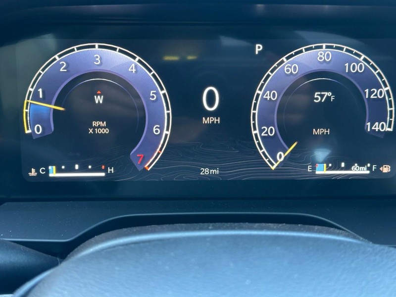 Jeep Grand Cherokee Vehicle Full-screen Gallery Image 15