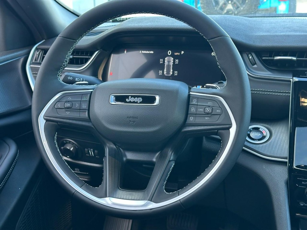 Jeep Grand Cherokee Vehicle Full-screen Gallery Image 7