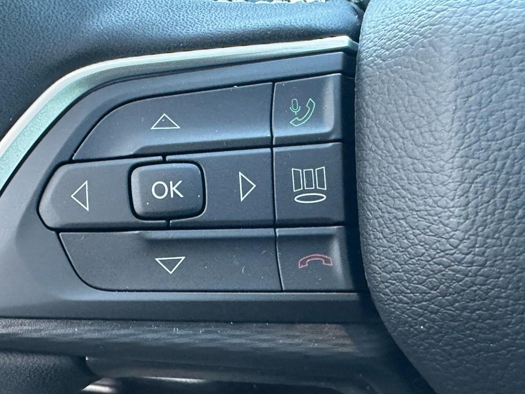 Jeep Grand Cherokee Vehicle Full-screen Gallery Image 12