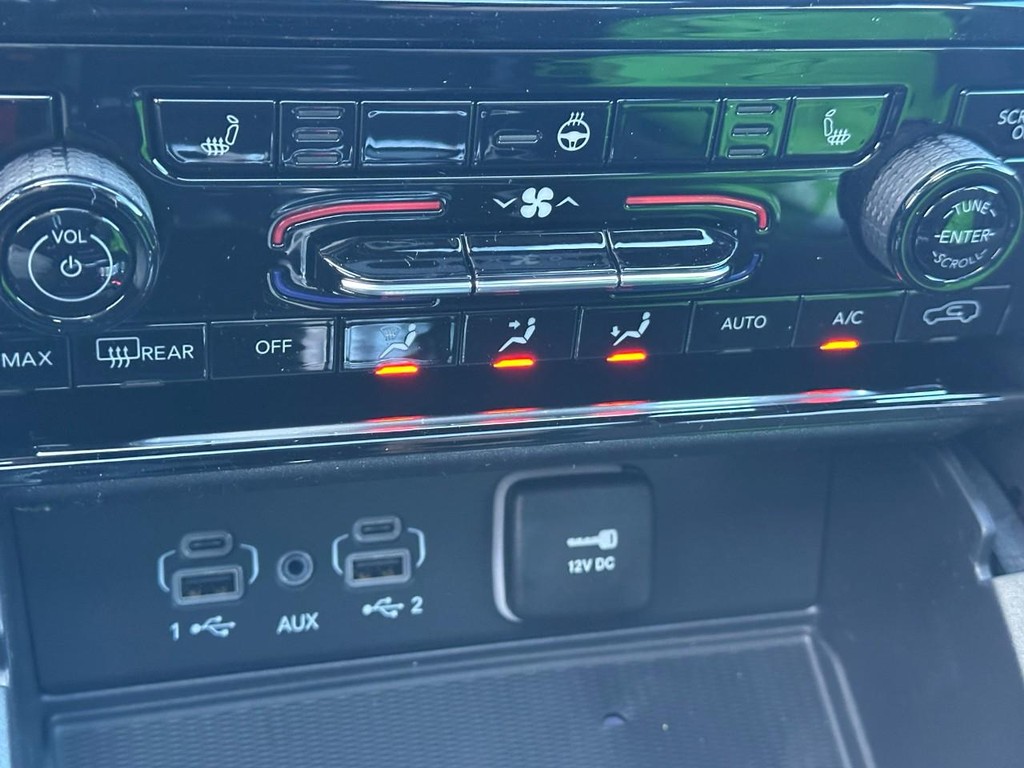 Jeep Grand Cherokee Vehicle Full-screen Gallery Image 14