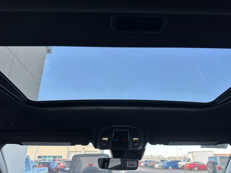 Jeep Grand Cherokee Vehicle Full-screen Gallery Image 5