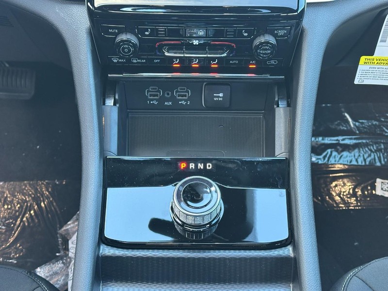 Jeep Grand Cherokee Vehicle Full-screen Gallery Image 9