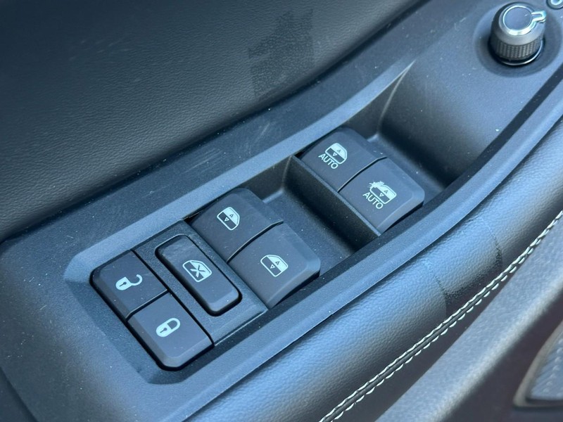 Jeep Grand Cherokee Vehicle Full-screen Gallery Image 10