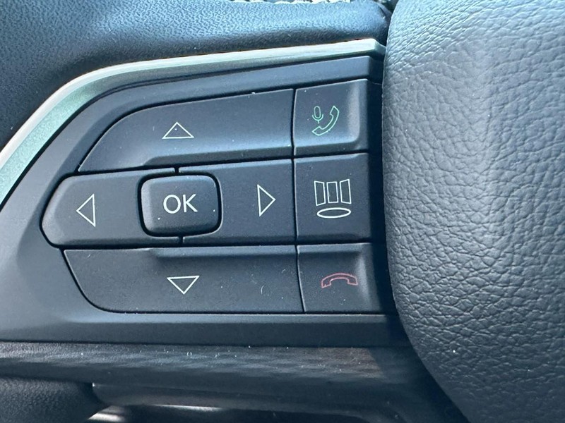 Jeep Grand Cherokee Vehicle Full-screen Gallery Image 12