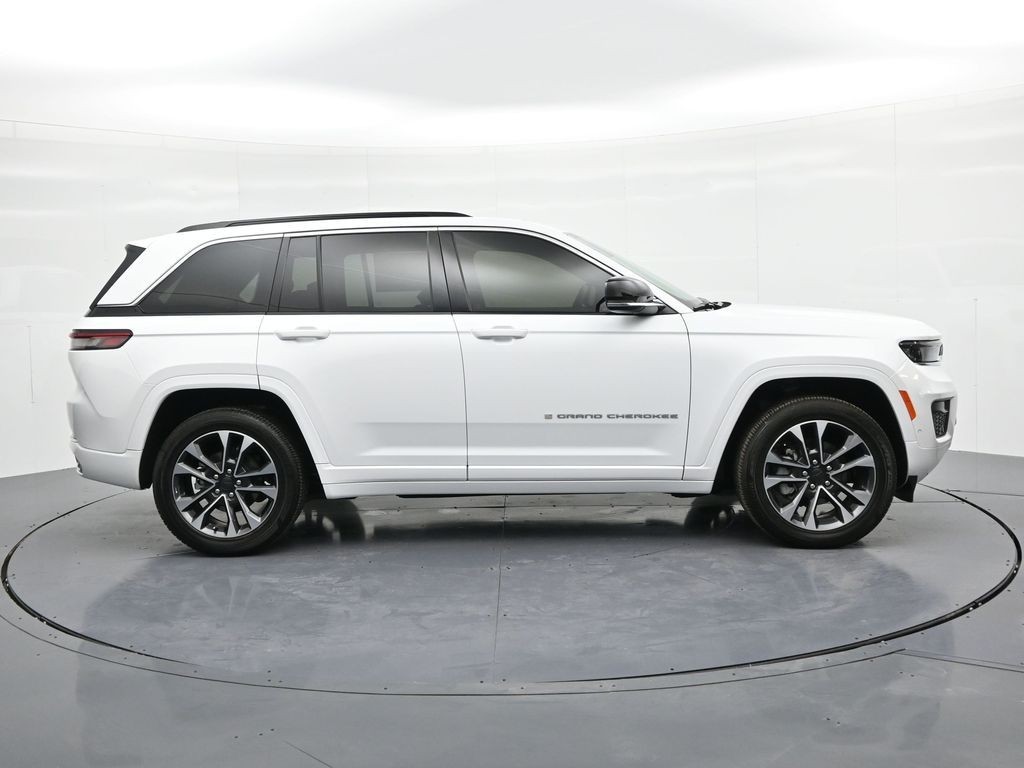 Jeep Grand Cherokee Vehicle Full-screen Gallery Image 5