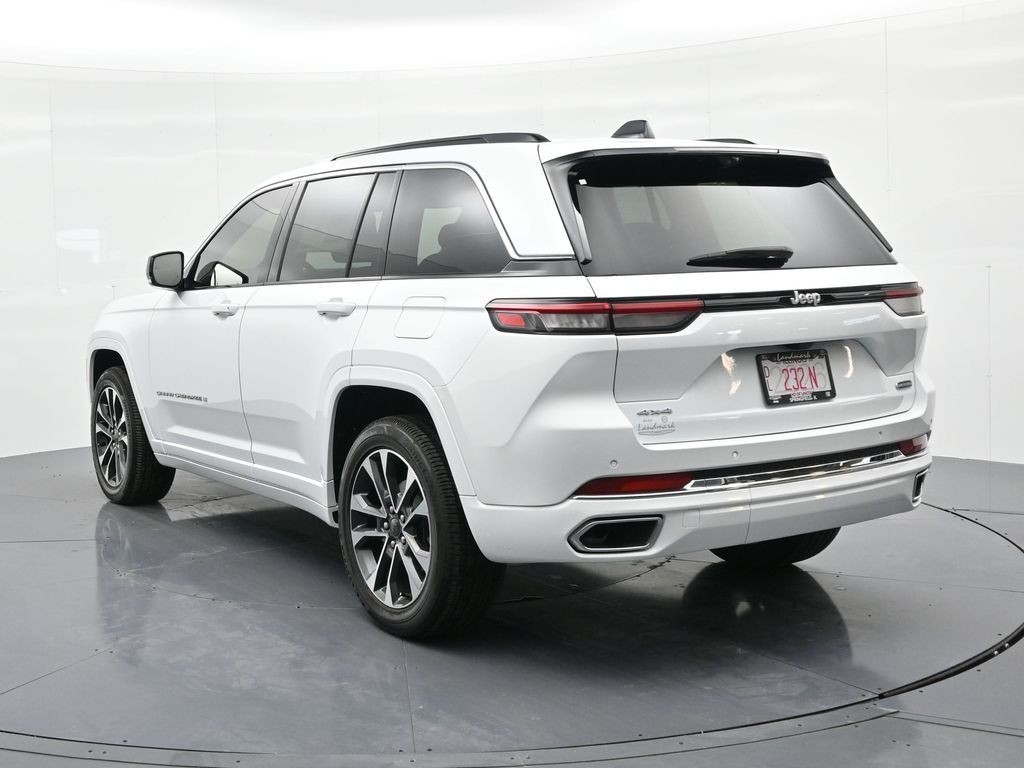 Jeep Grand Cherokee Vehicle Full-screen Gallery Image 8