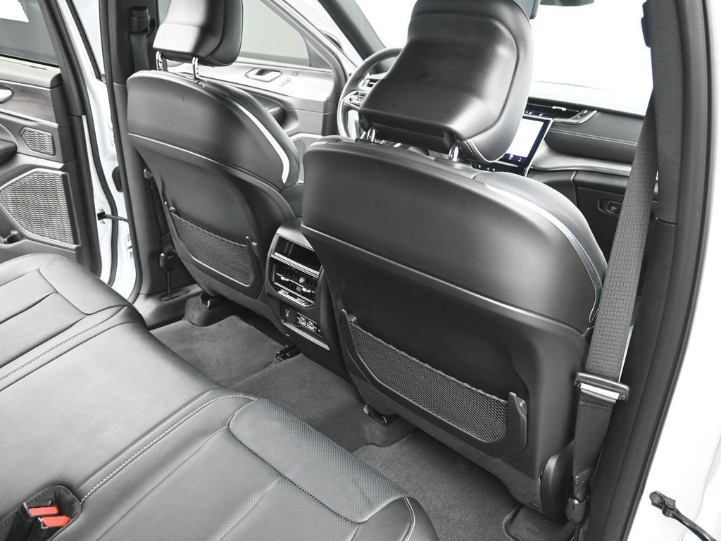 Jeep Grand Cherokee Vehicle Full-screen Gallery Image 10