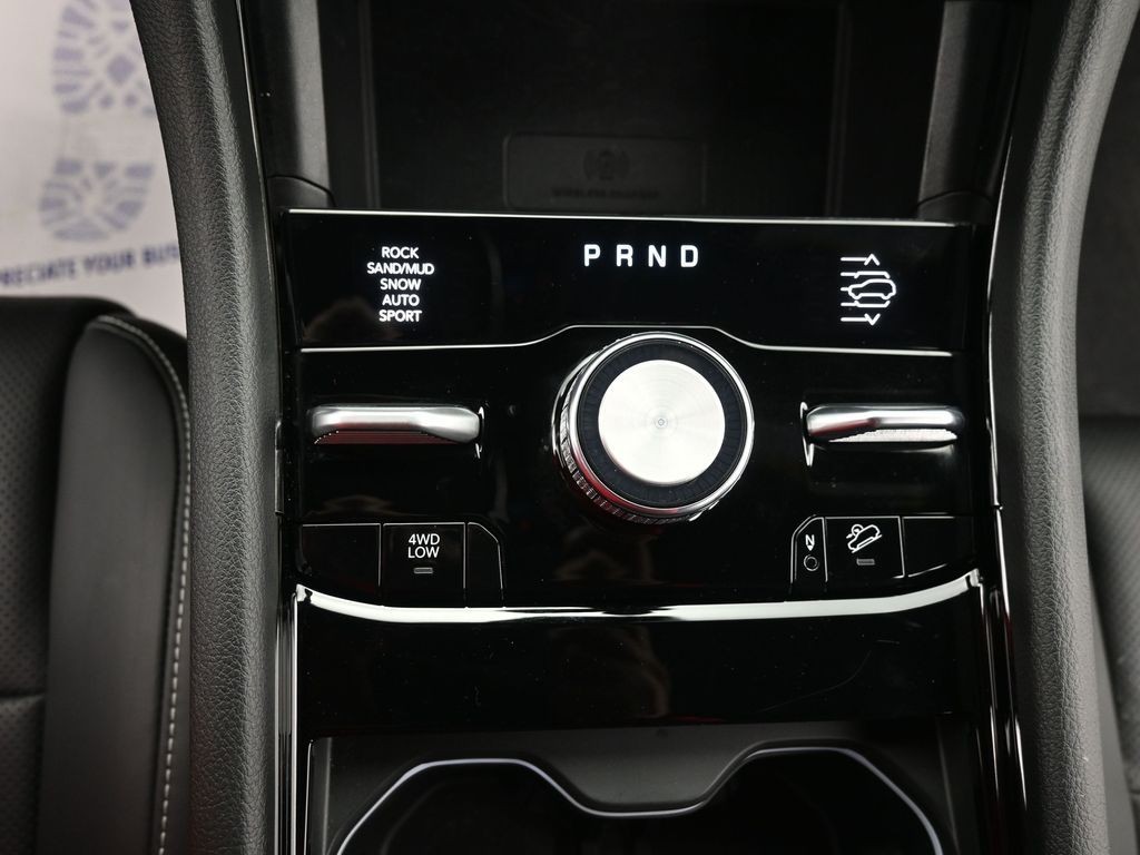 Jeep Grand Cherokee Vehicle Full-screen Gallery Image 14