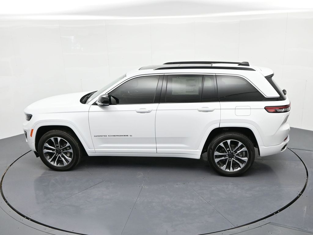 Jeep Grand Cherokee Vehicle Full-screen Gallery Image 21