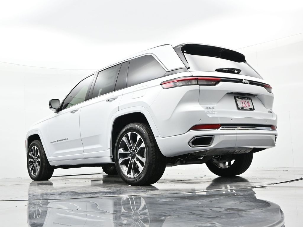Jeep Grand Cherokee Vehicle Full-screen Gallery Image 22
