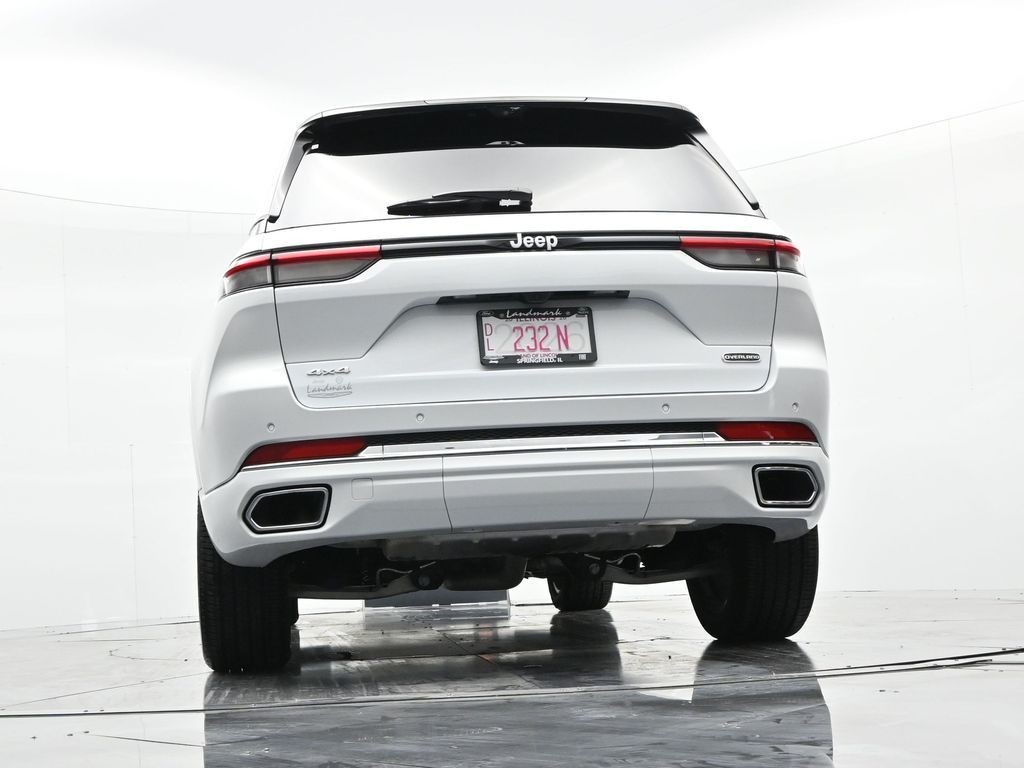 Jeep Grand Cherokee Vehicle Full-screen Gallery Image 23