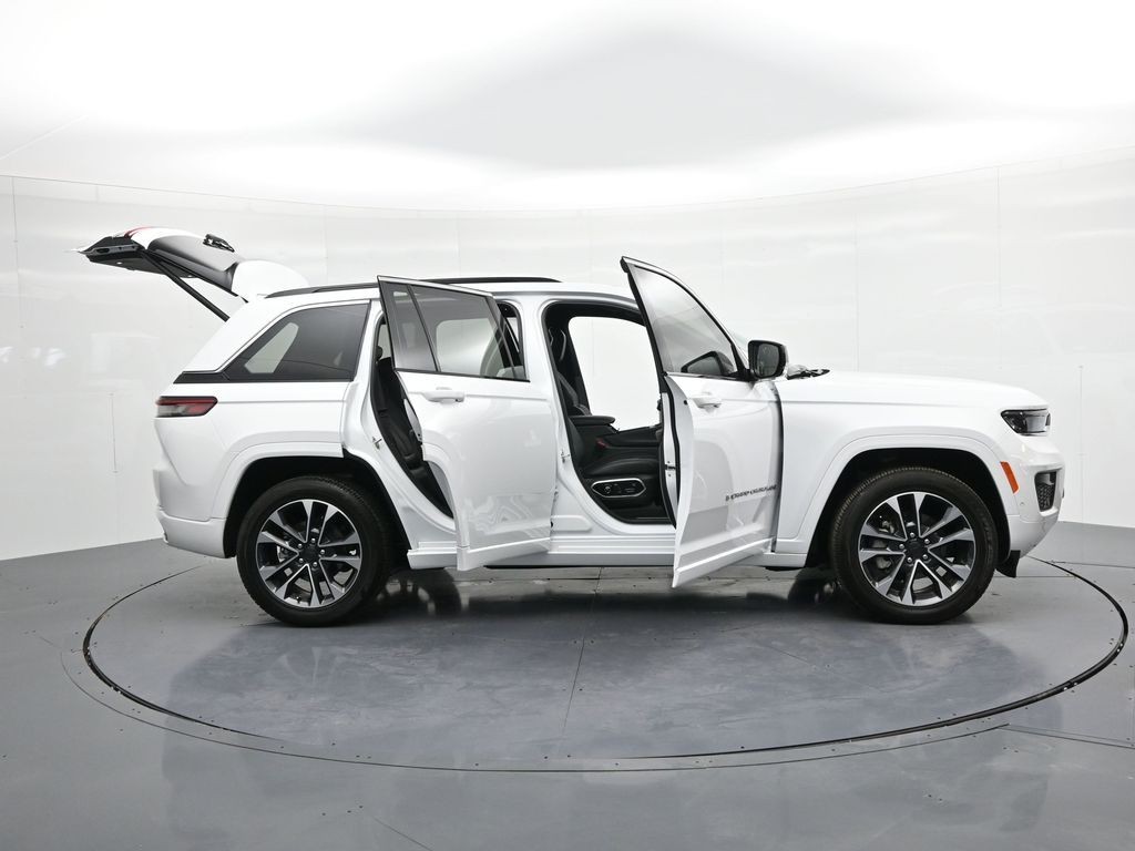 Jeep Grand Cherokee Vehicle Full-screen Gallery Image 26
