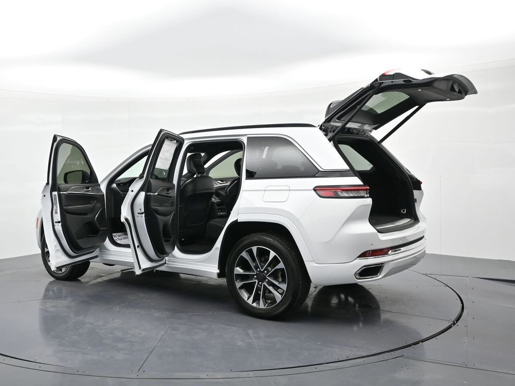 Jeep Grand Cherokee Vehicle Full-screen Gallery Image 27