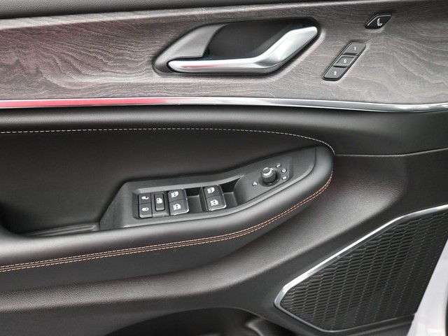 2025 Jeep Grand Cherokee Overland - Photo 11