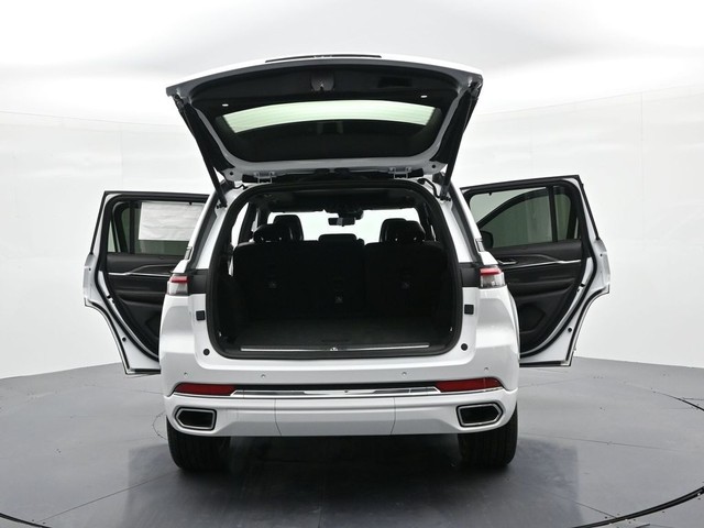 2025 Jeep Grand Cherokee Overland - Photo 29