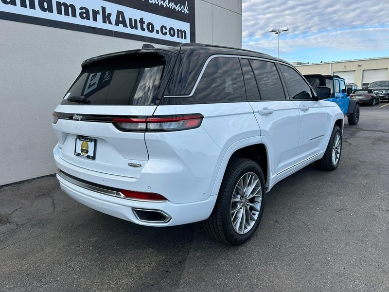 Jeep Grand Cherokee Vehicle Full-screen Gallery Image 3