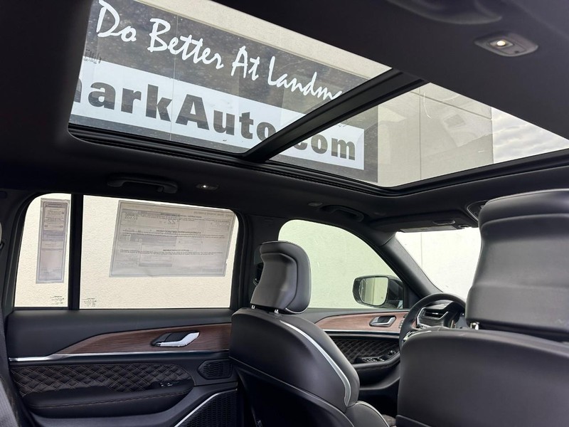 Jeep Grand Cherokee Vehicle Full-screen Gallery Image 5