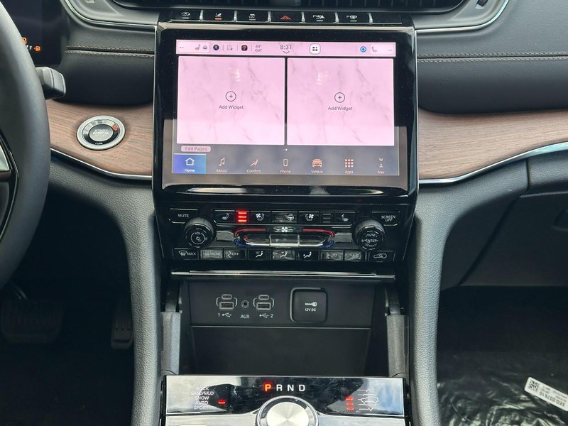 Jeep Grand Cherokee Vehicle Full-screen Gallery Image 9