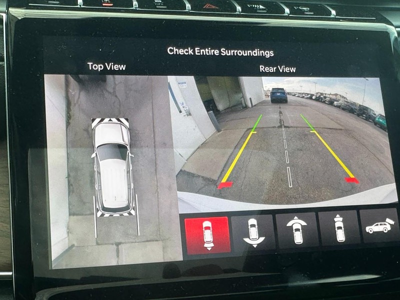 Jeep Grand Cherokee Vehicle Full-screen Gallery Image 18